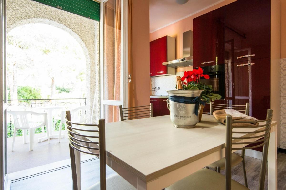 Residence Riviera Mare Пьетра-Лигуре Экстерьер фото
